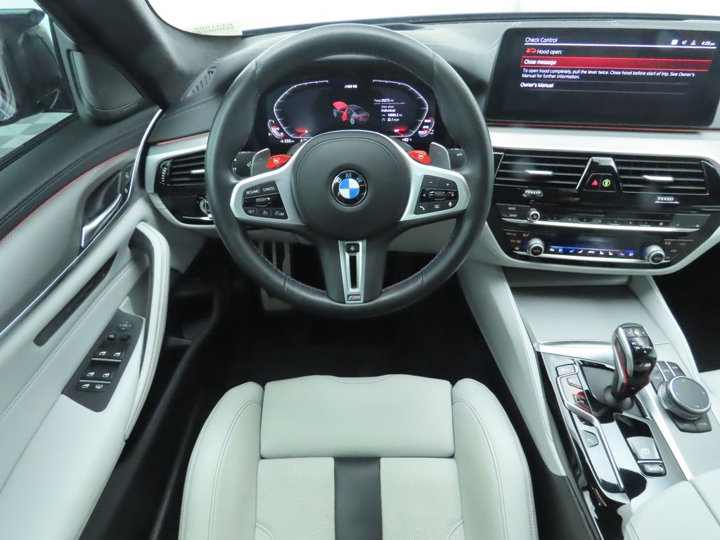 Thumbnail: 2022 BMW M5 - 10
