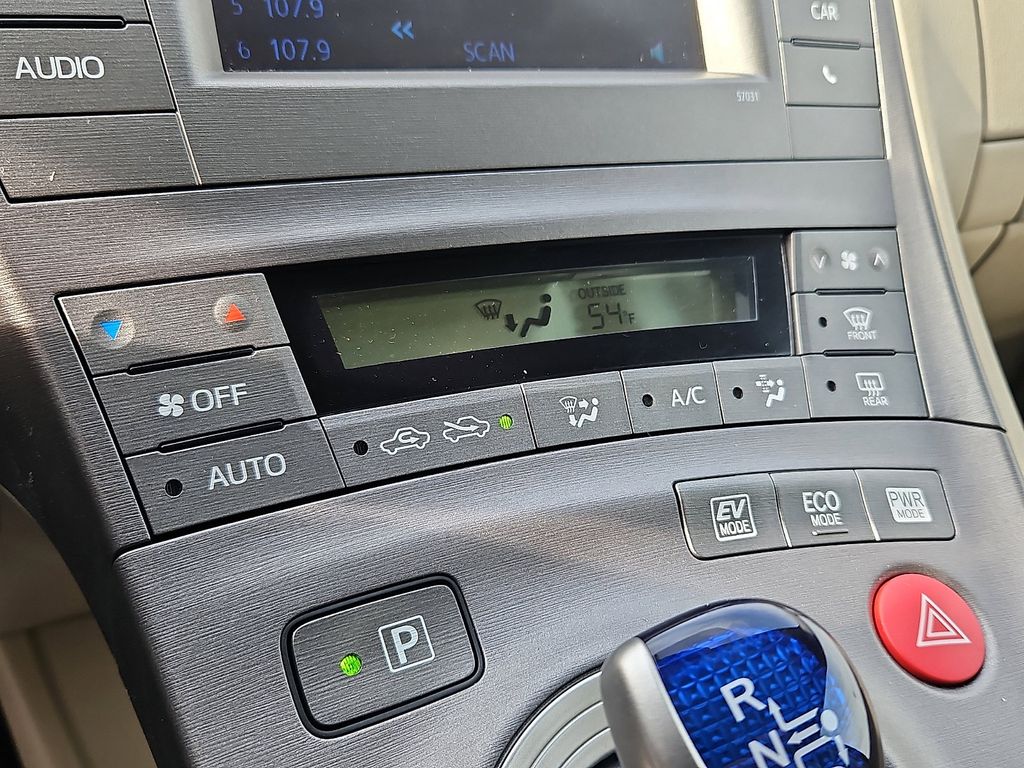 Thumbnail: 2014 Toyota Prius - 16