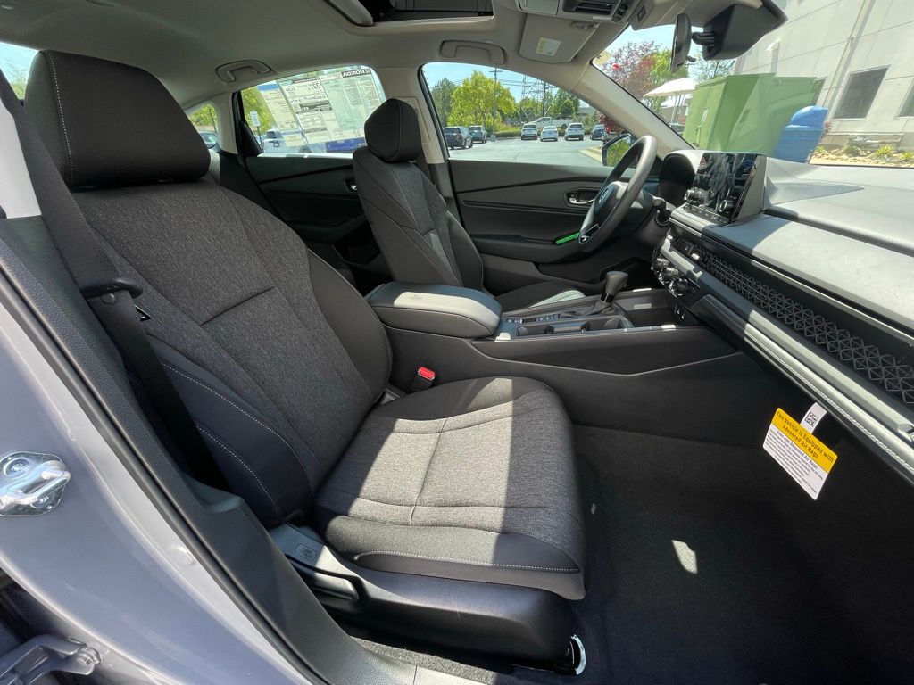 2025 Honda Accord SE 32