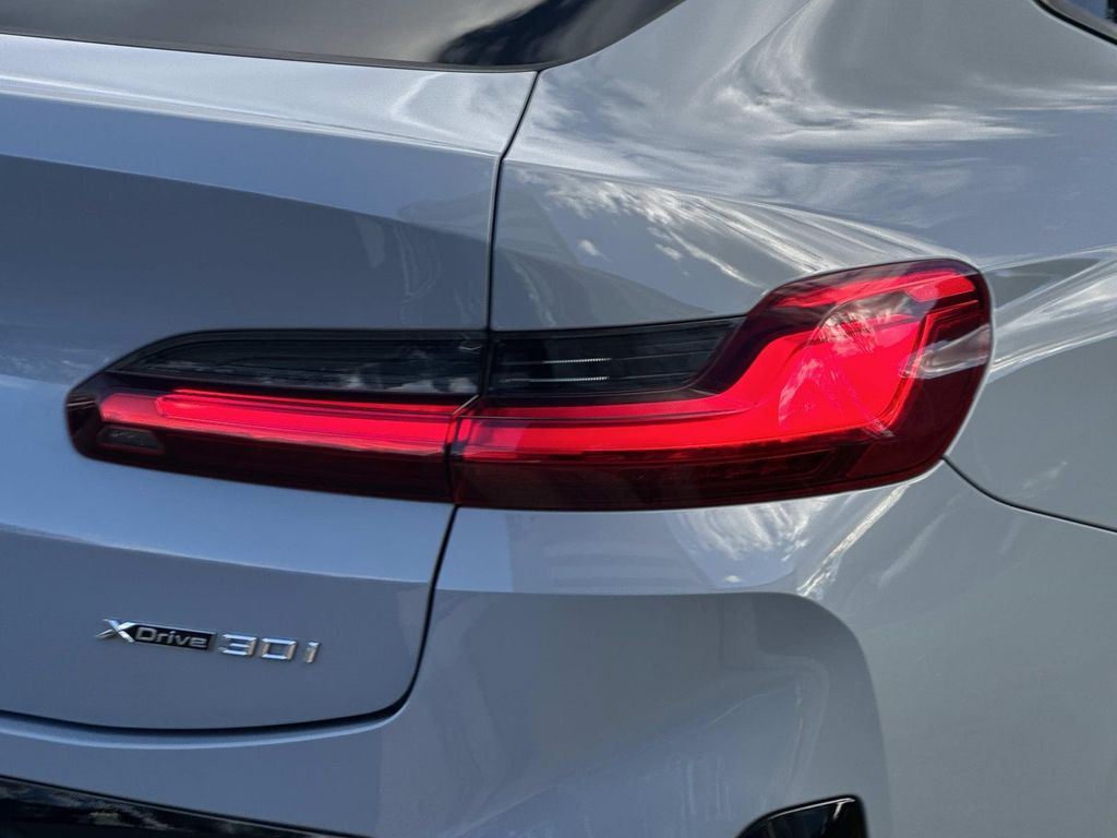 Thumbnail: 2022 BMW X4 - 10