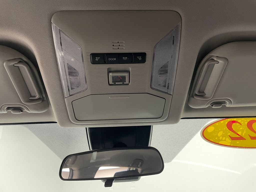 2022 Toyota RAV4 XLE 31