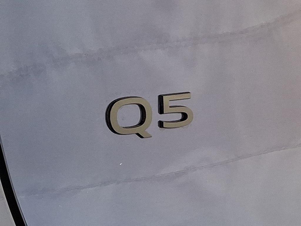 Thumbnail: 2025 Audi Q5 - 15