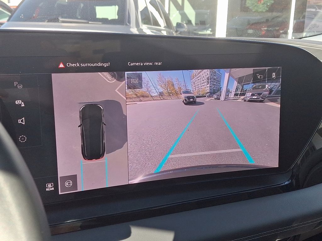 Thumbnail: 2025 Audi Q6 e-tron - 17