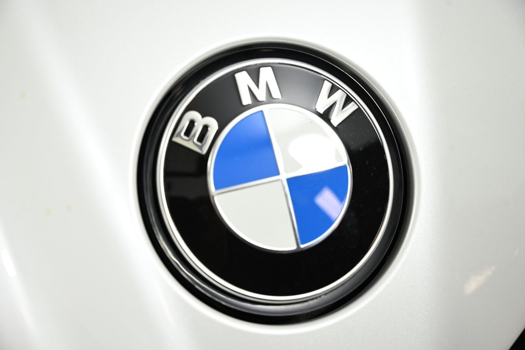 Thumbnail: 2026 BMW iX - 13