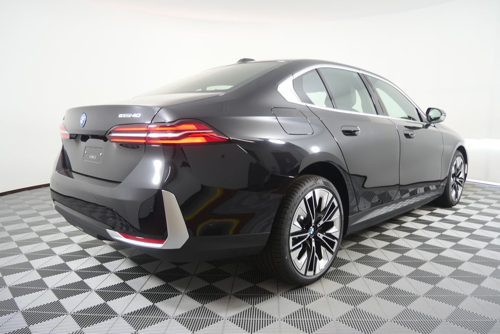Thumbnail: 2026 BMW i5 - 3