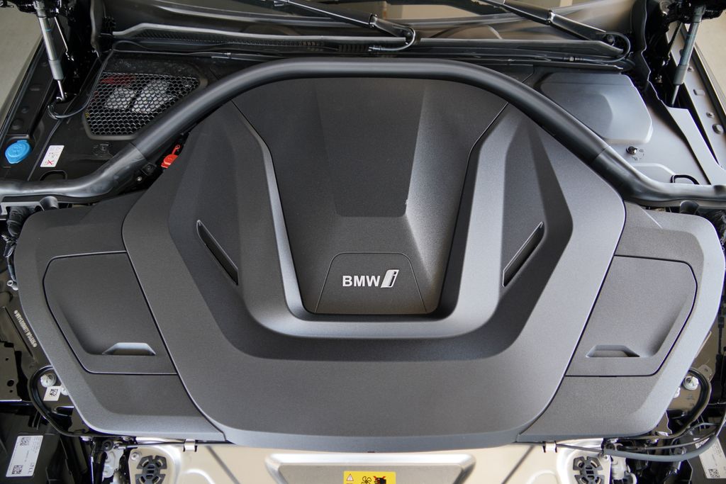 Thumbnail: 2026 BMW i4 - 21