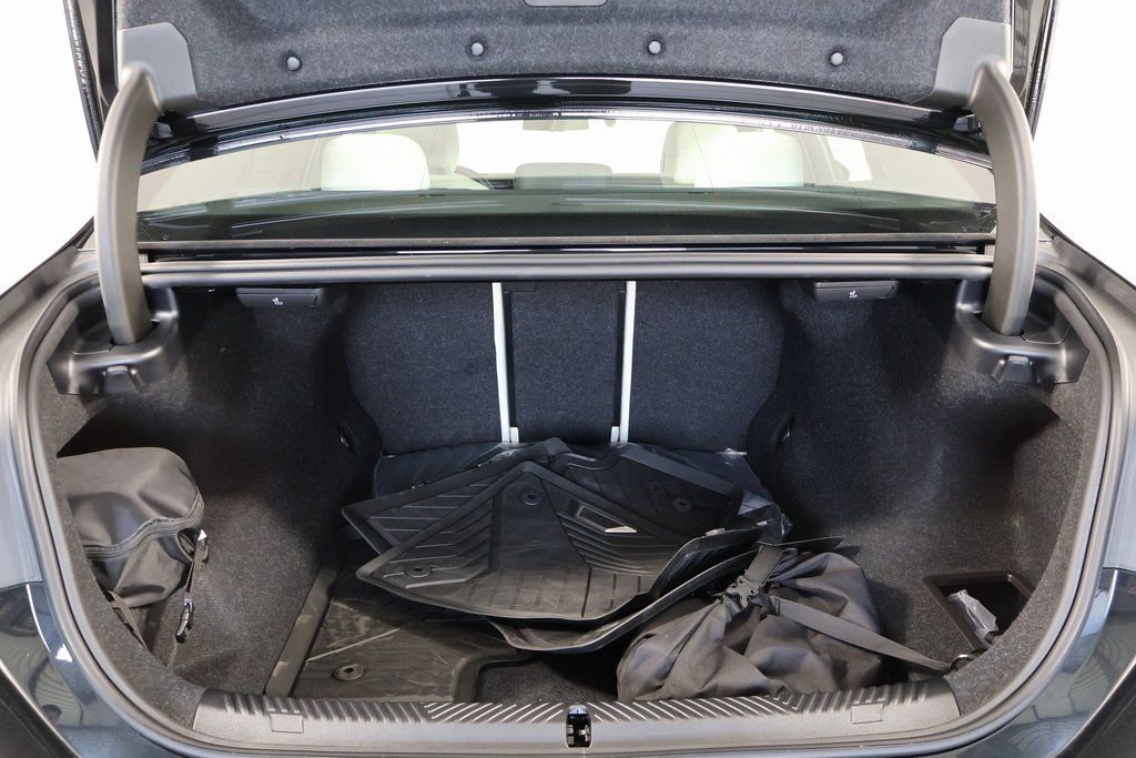 Thumbnail: 2026 BMW 5 Series - 8