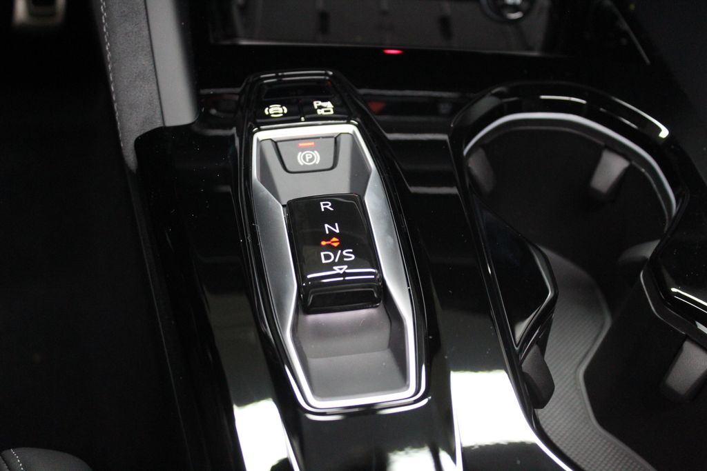 Thumbnail: 2025 Audi SQ5 - 18