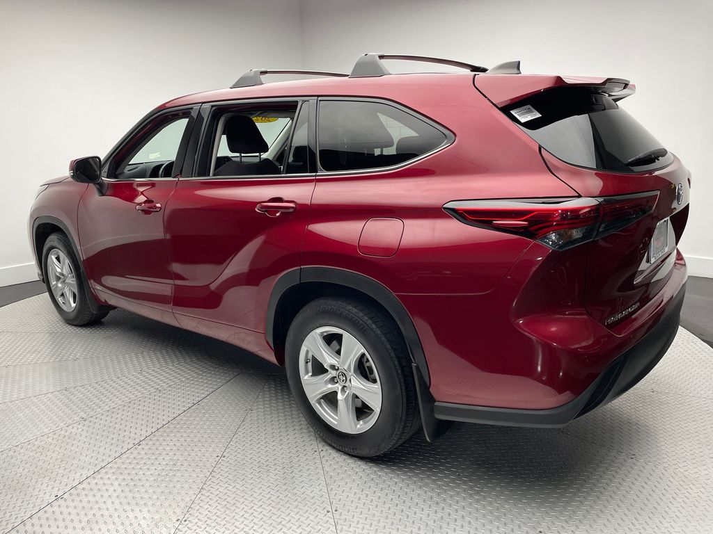 Thumbnail: 2022 Toyota Highlander - 7