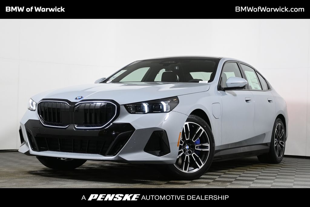 Thumbnail: 2026 BMW 5 Series - 1