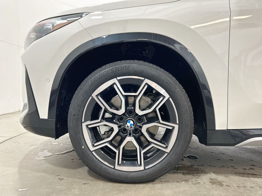 Thumbnail: 2025 BMW X1 - 10
