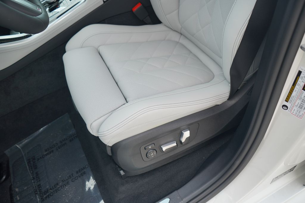 Thumbnail: 2026 BMW X5 - 10