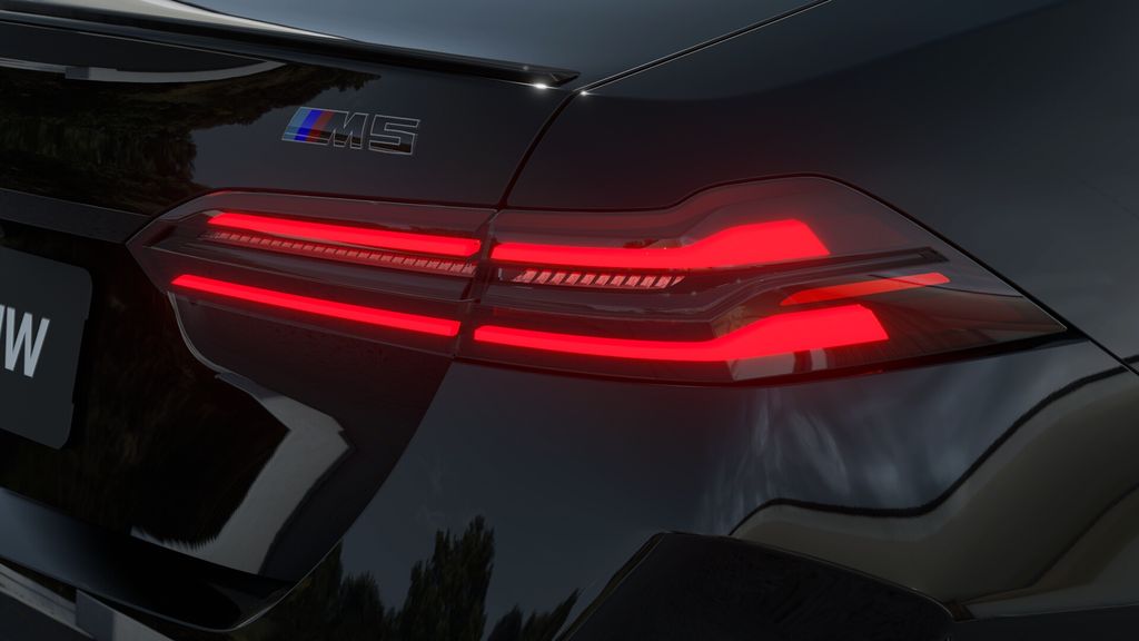 Thumbnail: 2027 BMW M5 - 31