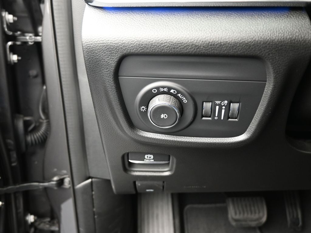 Used 2024 Baltic Gray Metallic Clearcoat Jeep Overland image 35