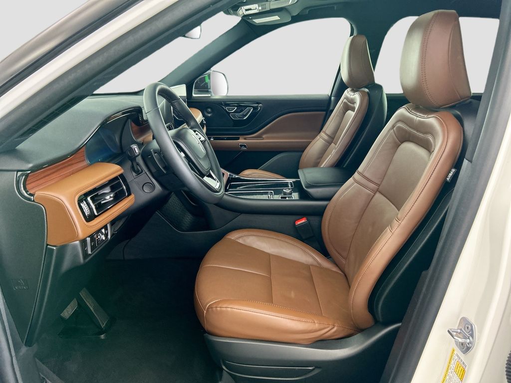 Thumbnail: 2023 Lincoln Aviator - 18