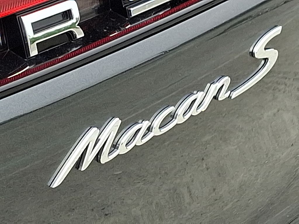 Thumbnail: 2025 Porsche Macan - 29