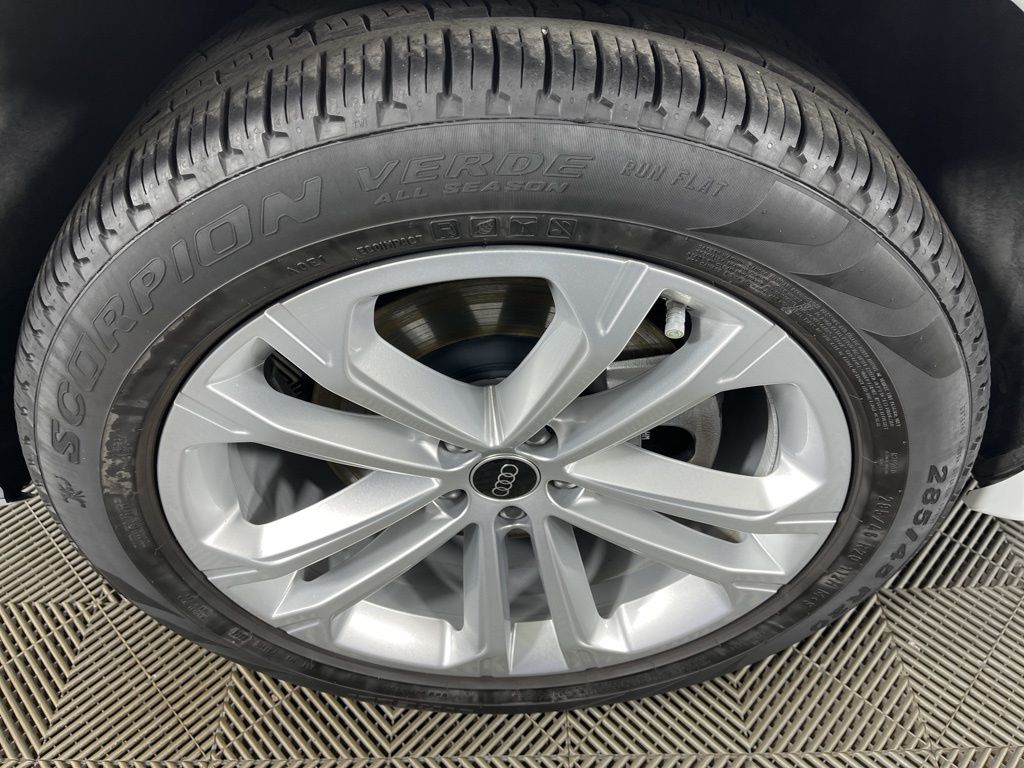 Thumbnail: 2025 Audi Q7 - 17