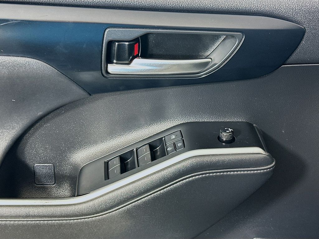 Thumbnail: 2021 Toyota Highlander - 17