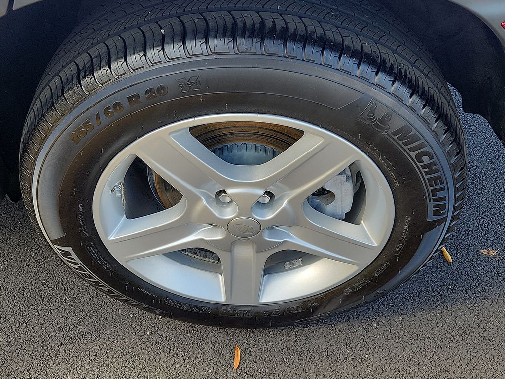 Thumbnail: 2020 Land Rover Defender - 8