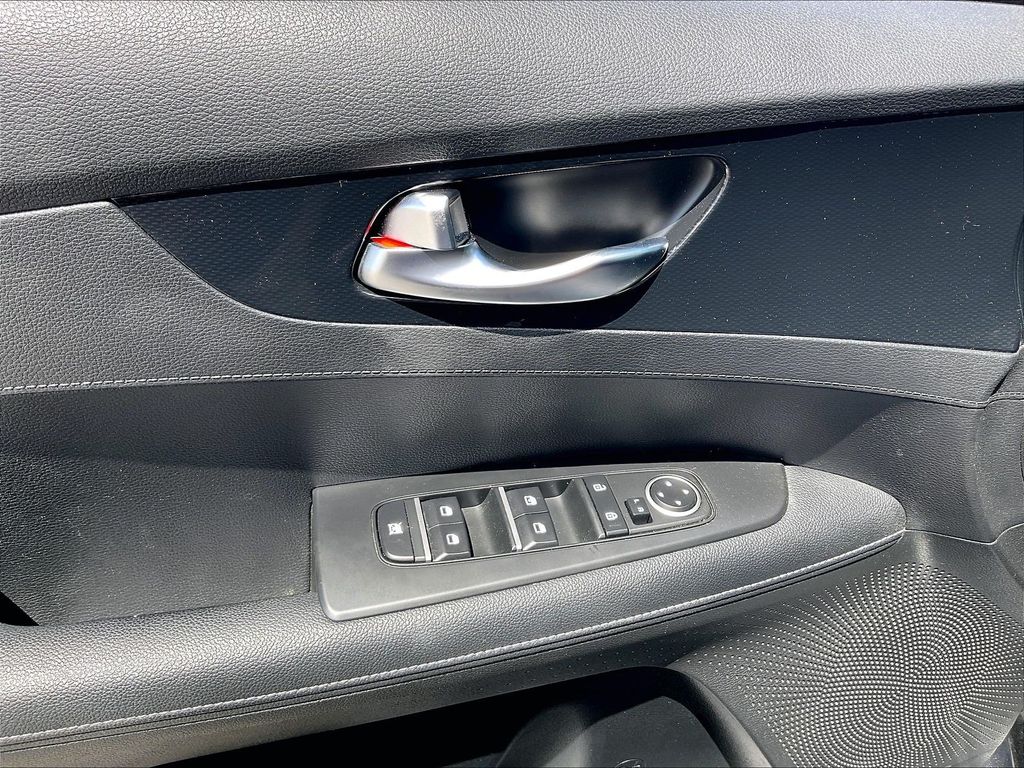 2023 Kia Forte — photo 35