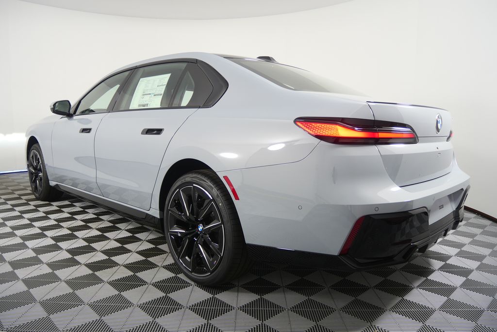Thumbnail: 2026 BMW 7 Series - 5