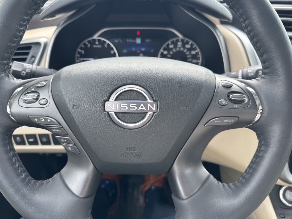 Used 2023 White Nissan Platinum image 12