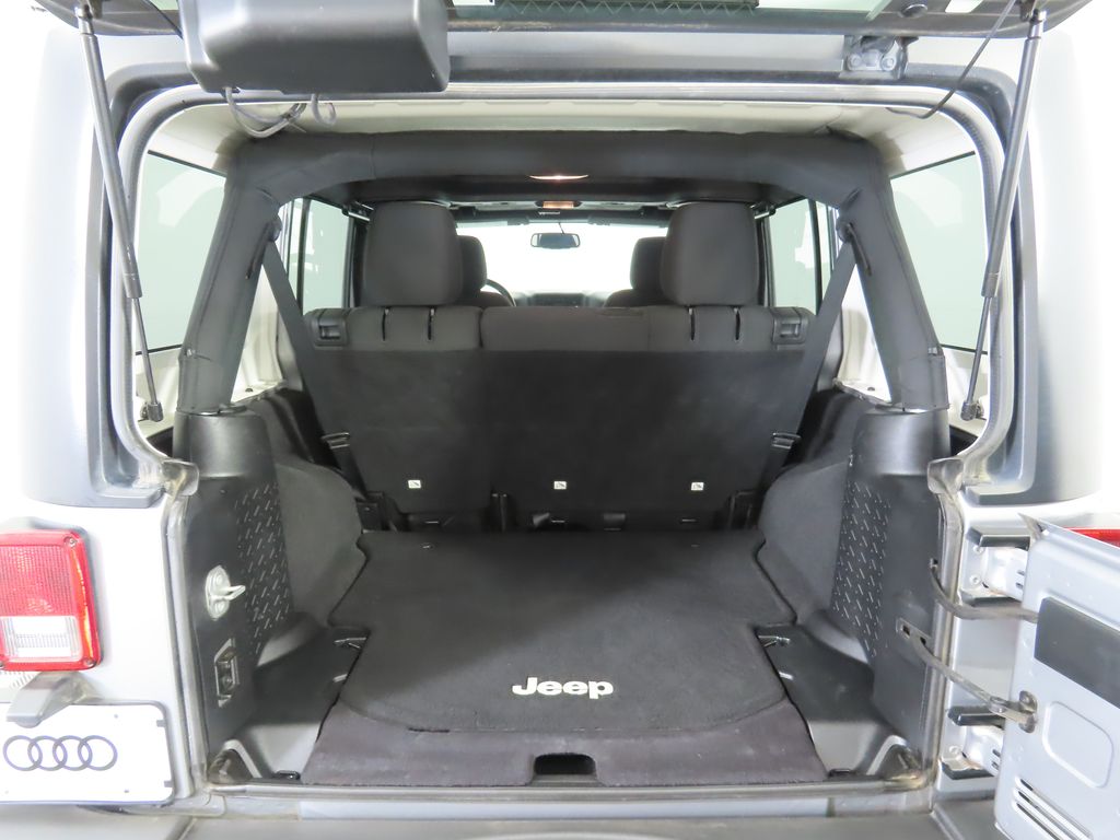 2015 Jeep Wrangler Unlimited Sport 27