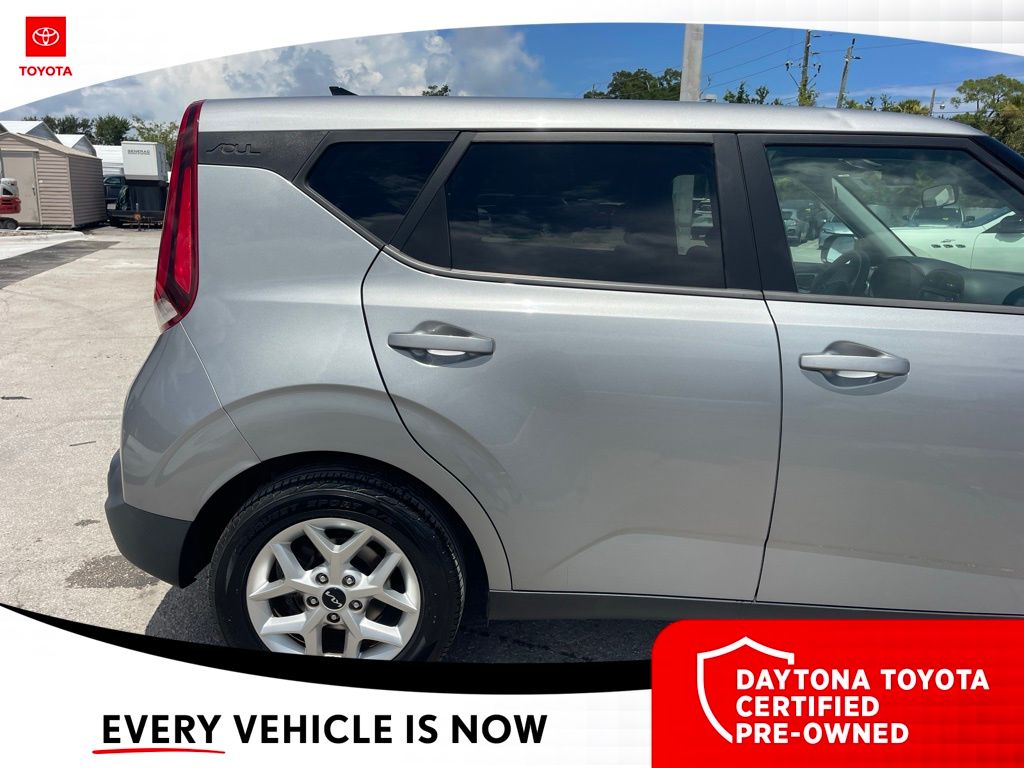 2022 Kia Soul LX photo 10