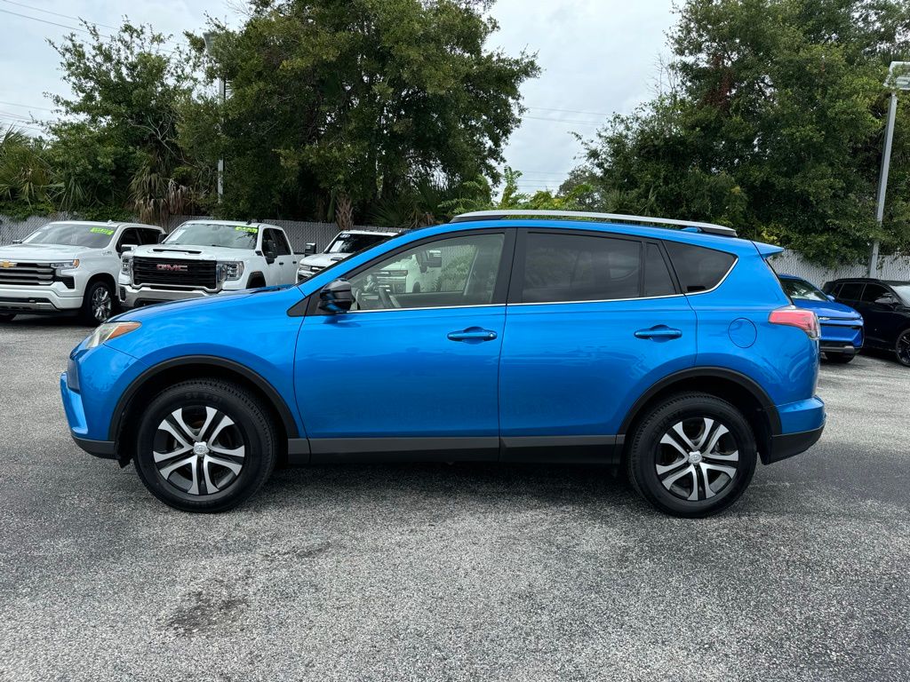 2017 Toyota RAV4 LE 5