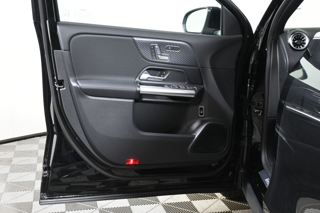 Thumbnail: 2025 Mercedes-Benz GLA - 25