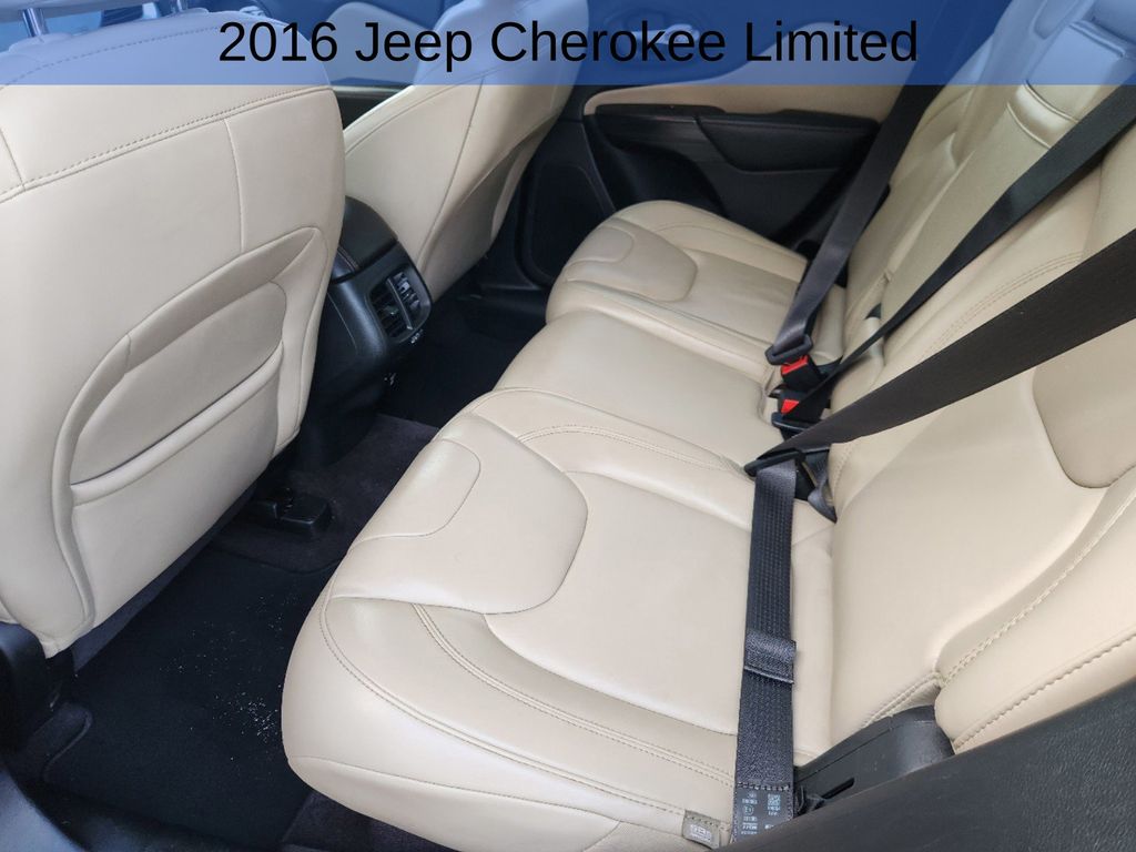 2016 Jeep Cherokee Limited 28