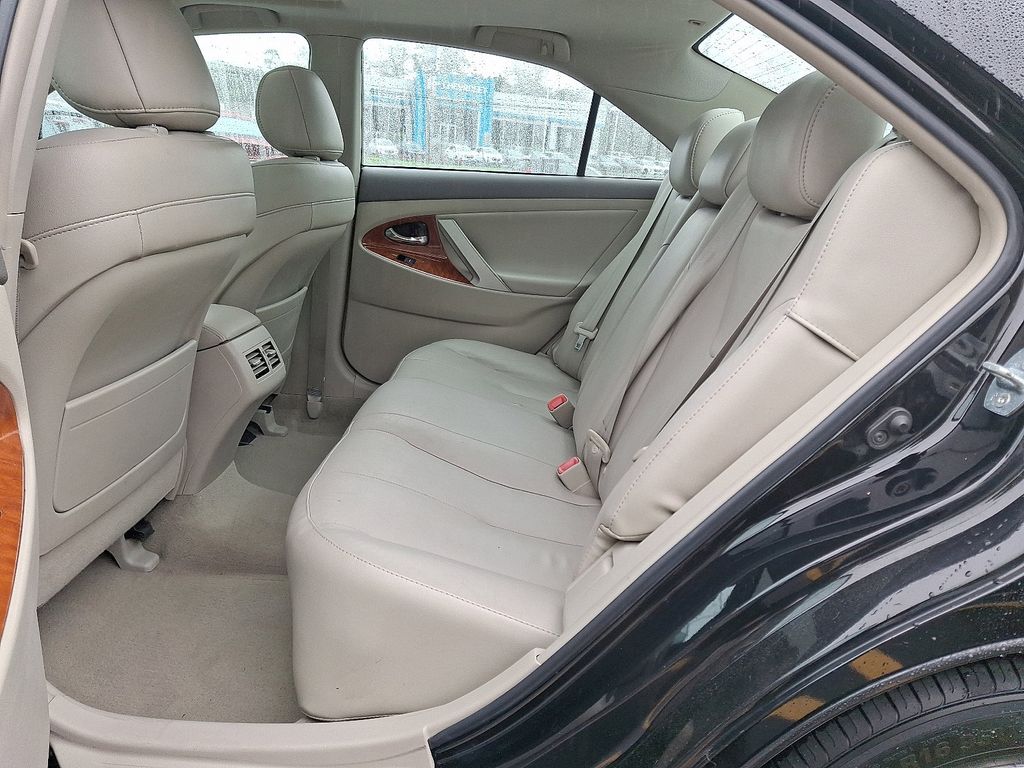 2011 Toyota Camry XLE 10