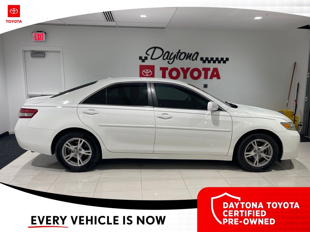 2010 Toyota Camry LE - Photo 10