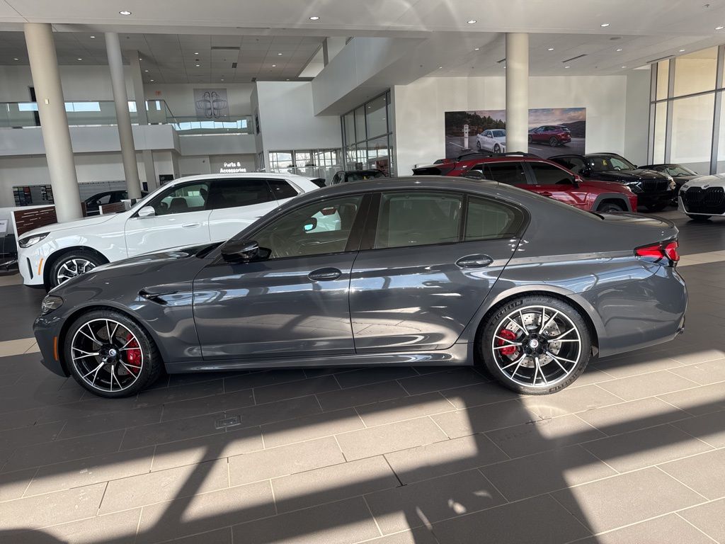 Thumbnail: 2022 BMW M5 - 8