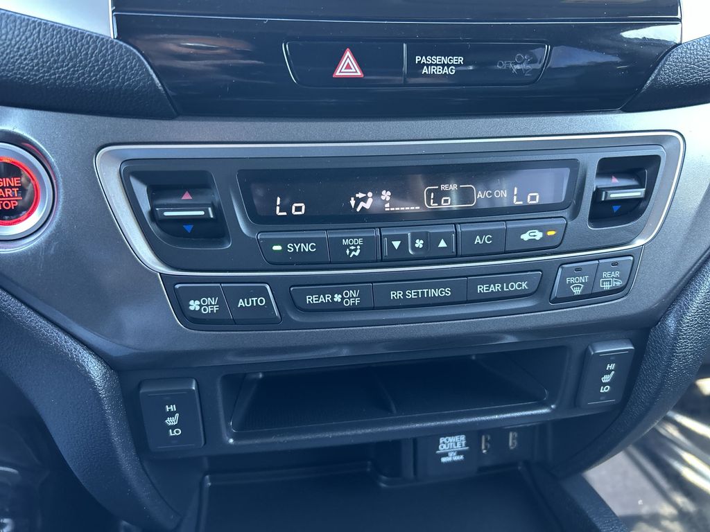 Thumbnail: 2017 Honda Pilot - 19