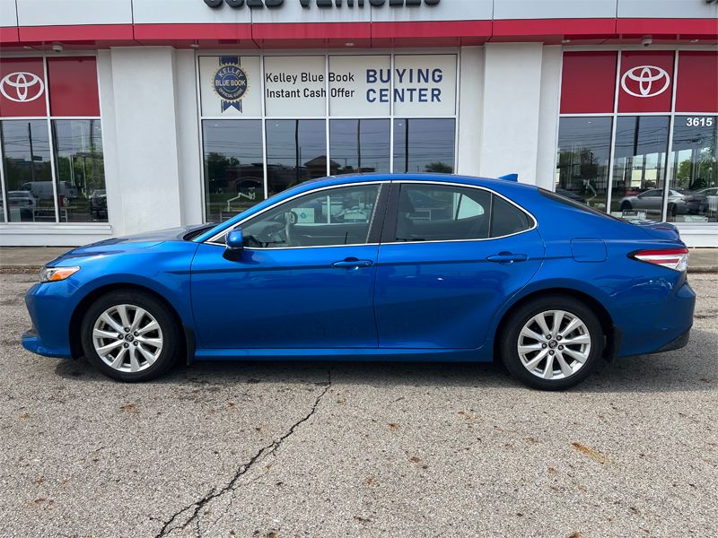 2019 Toyota Camry LE photo