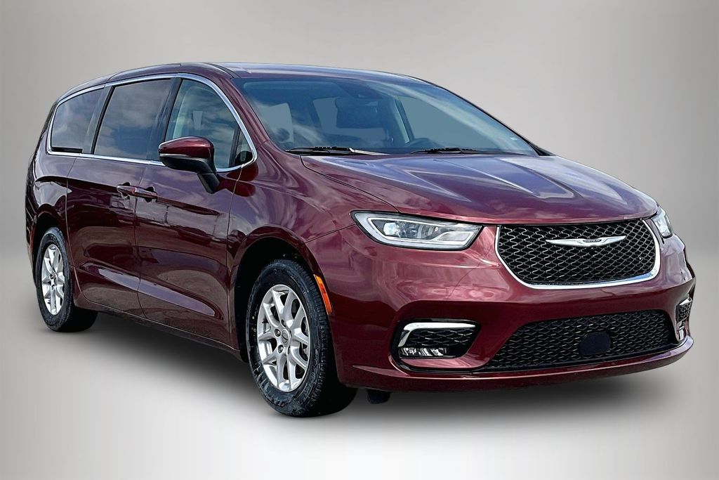 Used 2023 Chrysler Pacifica Touring L 4D Passenger Van
