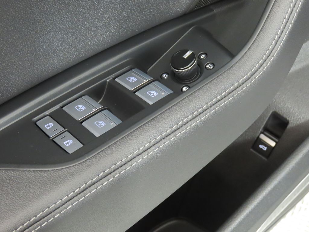 Thumbnail: 2022 Audi e-tron - 31