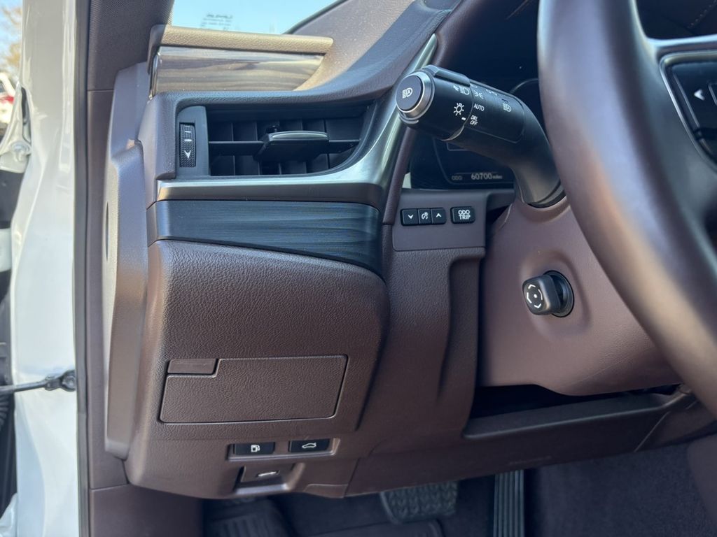 2020 Lexus ES 300h