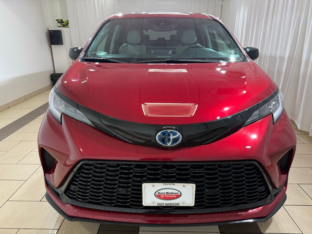 Thumbnail: 2025 Toyota Sienna - 8