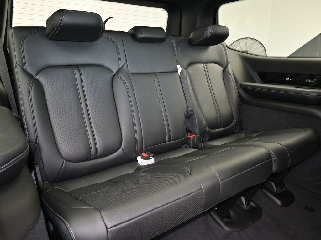 New 2026 Silver Zynith Jeep Summit Obsidian image 42