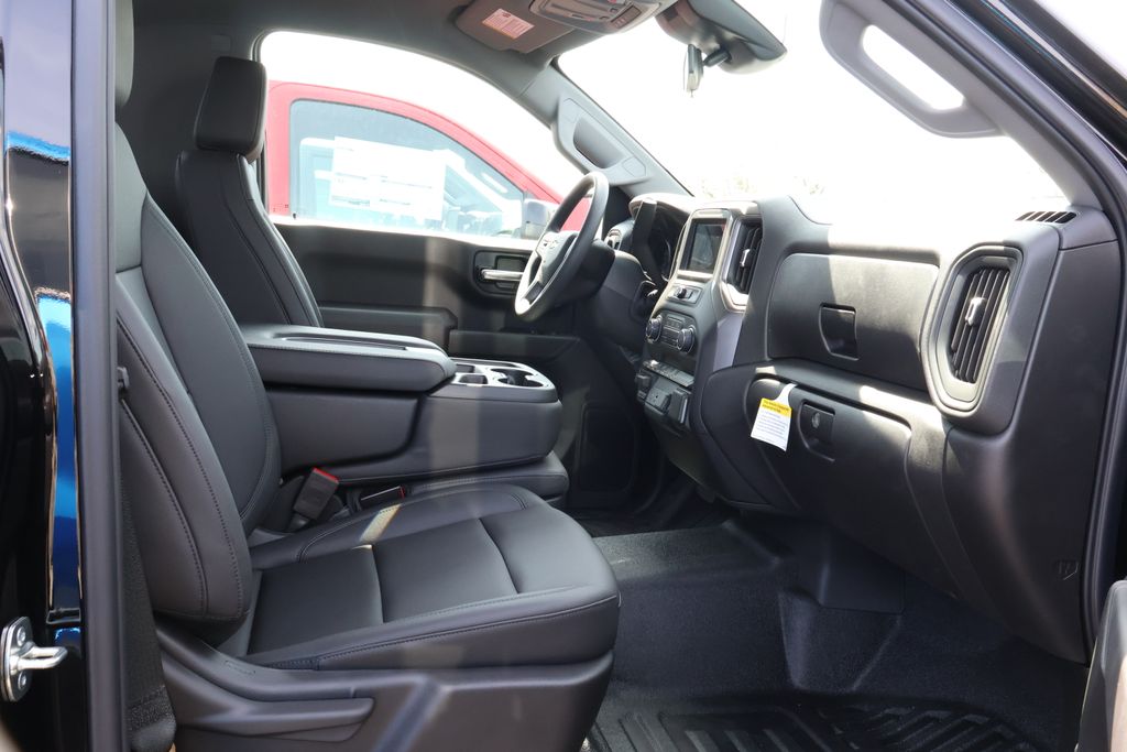 2025 Chevrolet Silverado 1500 WT 32