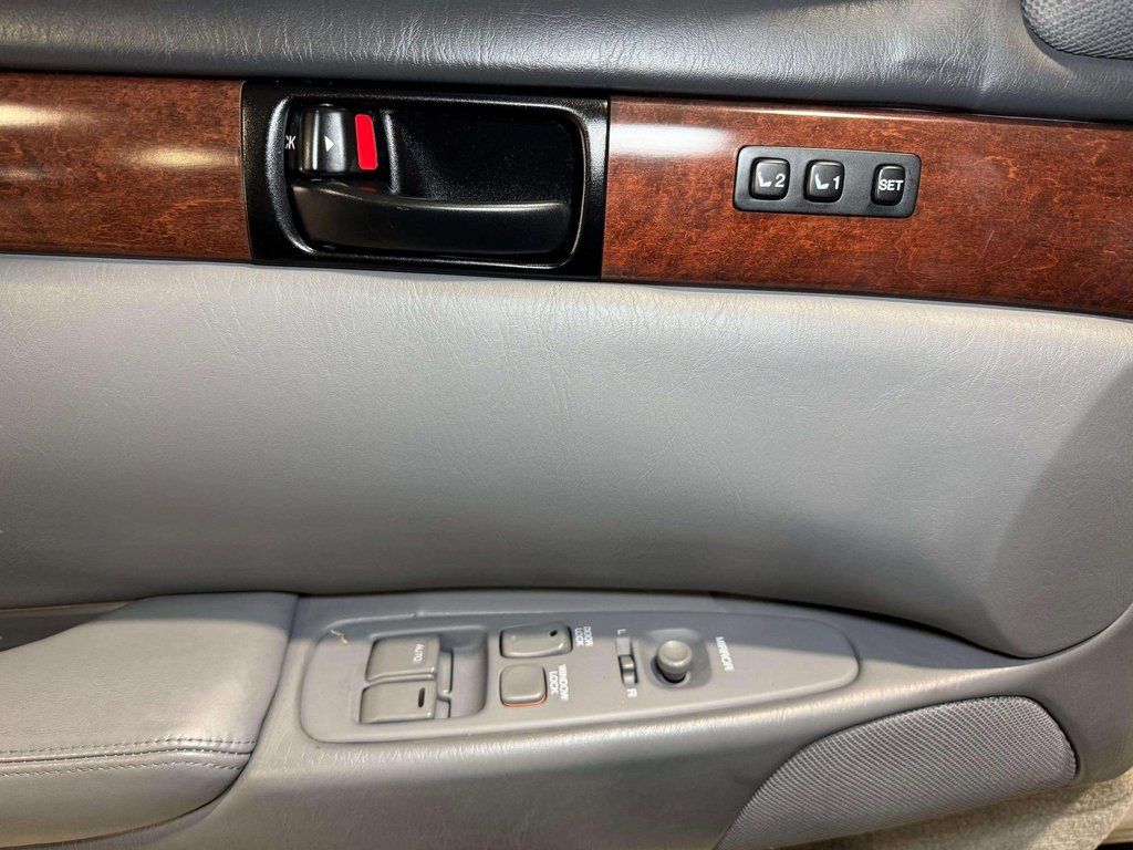 Used 1992 White Lexus 400 image 9