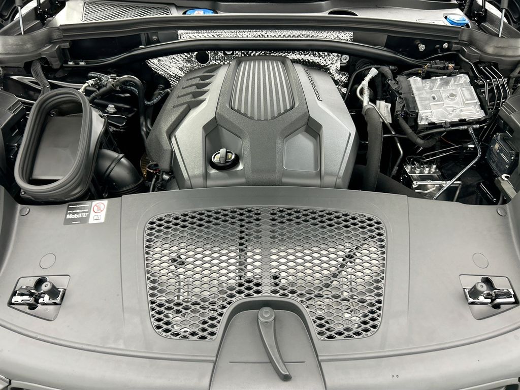 Thumbnail: 2026 Porsche Macan - 30