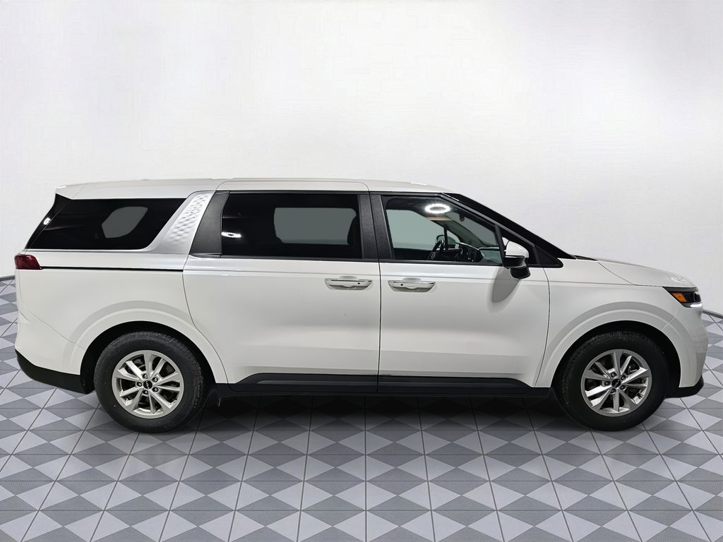 Used 2024 White Kia LX image 11