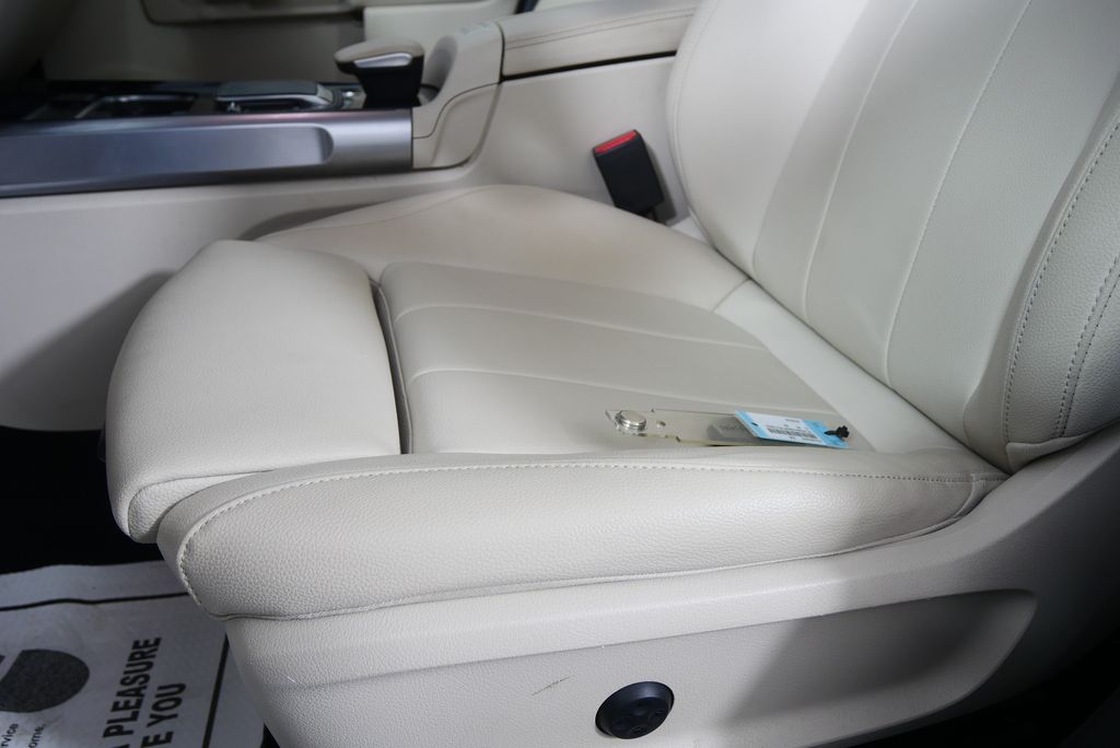 Thumbnail: 2023 Mercedes-Benz GLB - 10