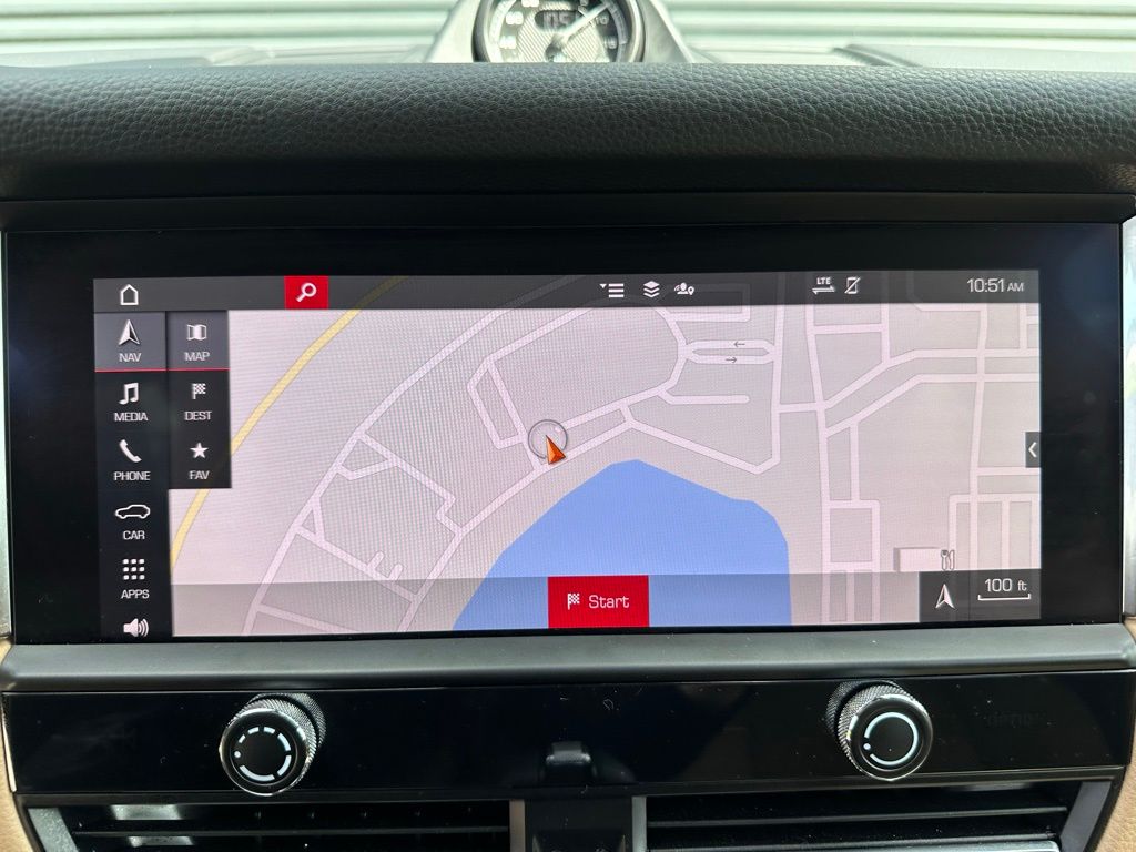 Thumbnail: 2026 Porsche Macan - 31