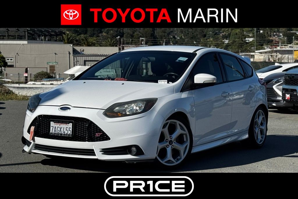 Oxford White 2013 Ford Focus ST Hatchback Front-Wheel Drive 6-Speed Manual