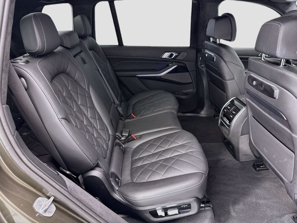 Thumbnail: 2024 BMW X7 - 21