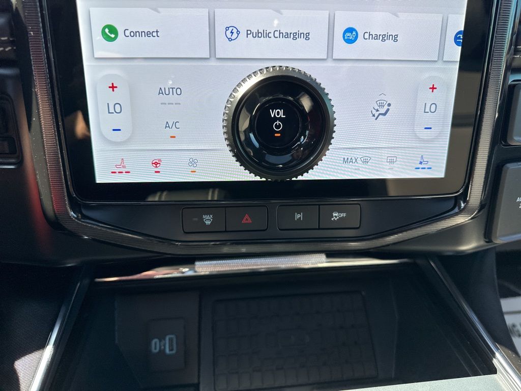 2024 Avalanche Ford F-150 Lightning Platinum AWD Truck